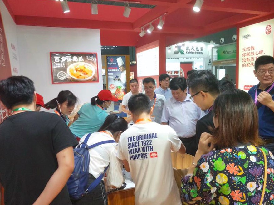 每日上千參展游客品嘗蒸瀏記36道鮮味,受到參展游客的一致好評 每日上千參展游客品嘗蒸瀏記36道鮮味,受到參展游客的一致好評